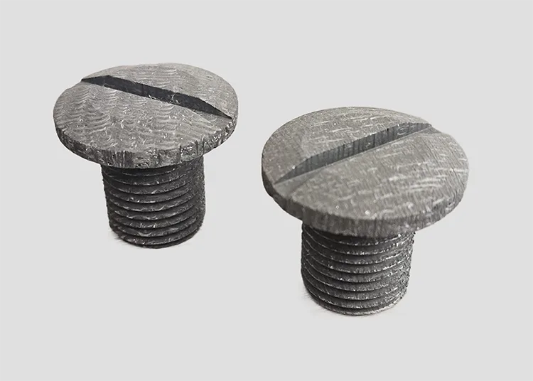 Boulons carbone-carbone à température pour environnements thermiques et corrosifs extrêmes